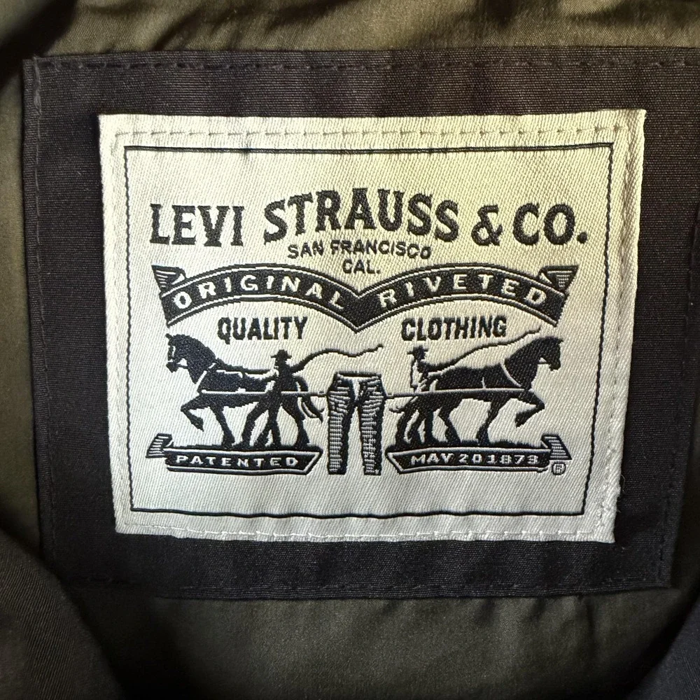 Levi's Jacket Mens Medium Black Hooded Puffer Insulated Snap Pockets Lined